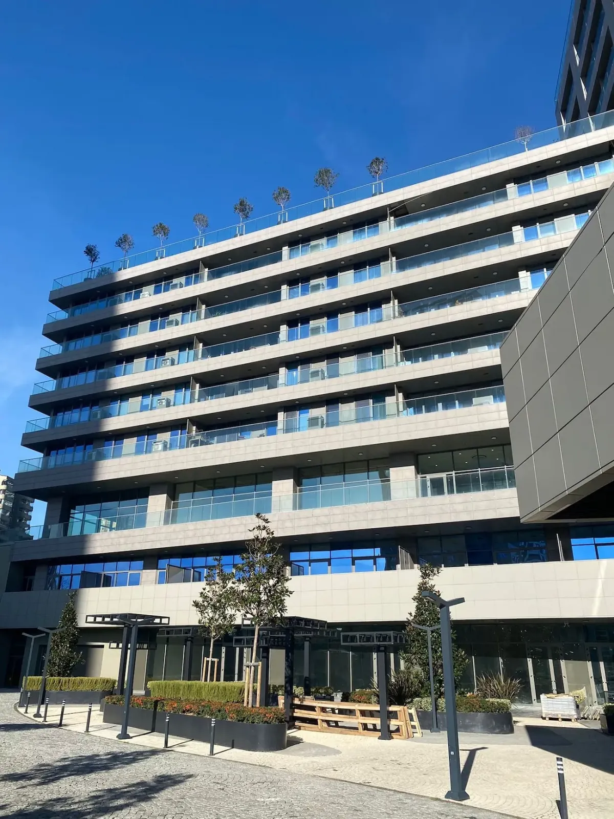 综合项目中的现代阿塔瑟希尔公寓